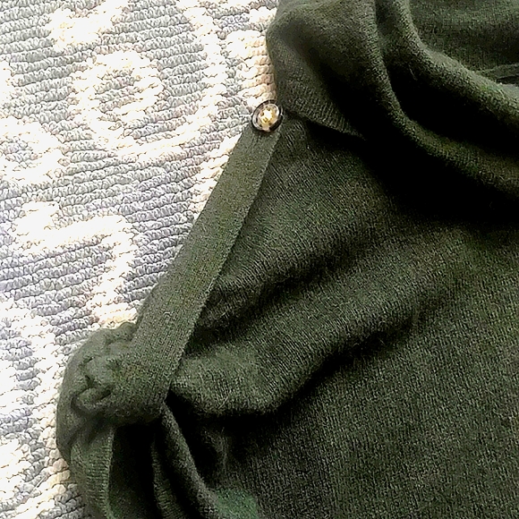 MERCER & MADISON LAMBS' WOOL SWEATER - Picture 2 of 6